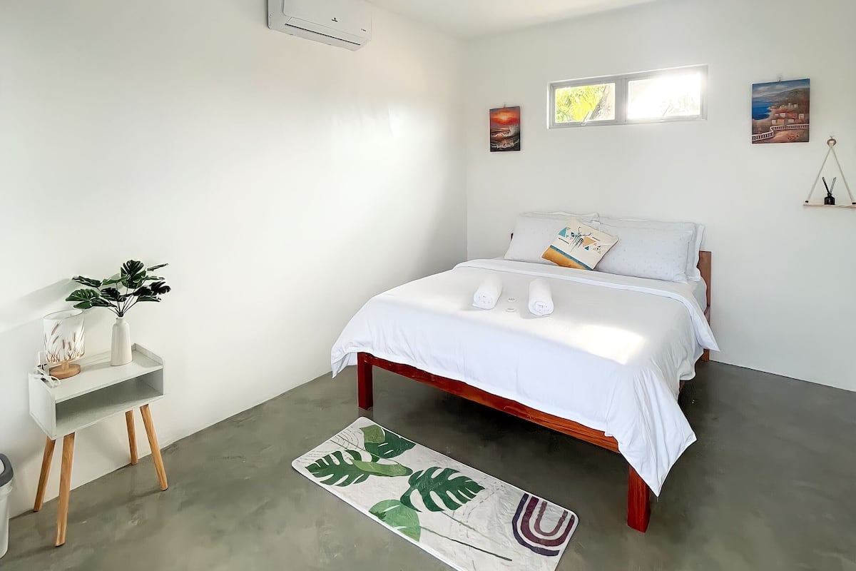 Habitación doble Confort | Caja de seguridad en la habitación, cortinas blackout y insonorización
