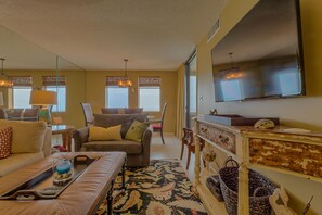 Smart TV - SUNRISE GULF VIEW/BEACH FRONT UNIT! ENJOY 1 FREE BEACH CHAIR SETUP UP EACH DAY! (Destin)