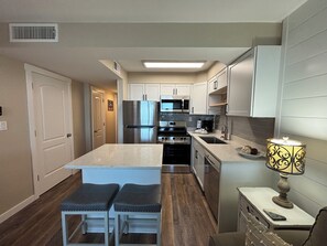 Fridge, microwave, oven, dishwasher - SUNSET JETTY VIEW! ENJOY 1 FREE BEACH CHAIR SET UP & UMBRELLA EACH DAY (Destin)