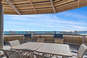 Outdoor dining - SUNSET JETTY VIEW! ENJOY 1 FREE BEACH CHAIR SET UP & UMBRELLA EACH DAY (Destin)