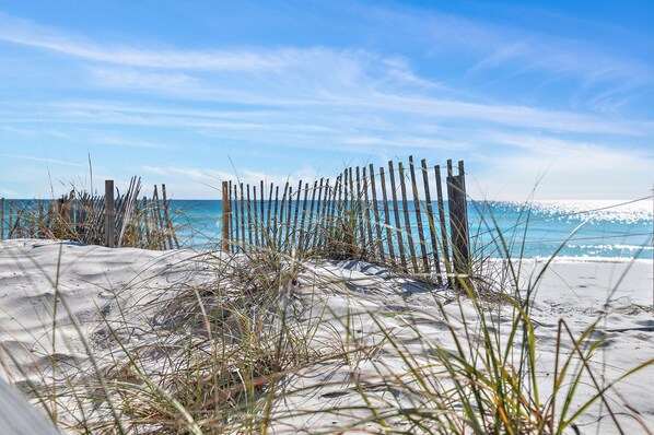 On the beach - SUNRISE GULF VIEW/BEACH FRONT UNIT! ENJOY 1 FREE BEACH CHAIR SETUP UP EACH DAY! (Destin)