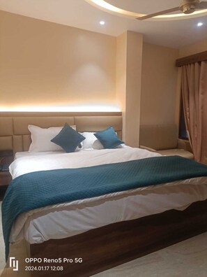 Premium bedding, blackout curtains, soundproofing, iron/ironing board - MR JAISWAL DHARMSHALA (Sultanpur)
