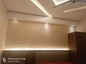 Tremannsrom – familie | Sengetøy av topp kvalitet, blendingsgardiner og lydisolert