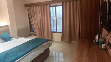 Executive Double Room | Premium bedding, blackout curtains, soundproofing, iron/ironing board
