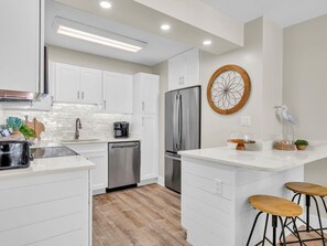 Fridge, microwave, oven, dishwasher - SUNRISE GULF VIEW/BEACH FRONT UNIT! ENJOY 1 FREE BEACH CHAIR SETUP UP EACH DAY! (Destin)