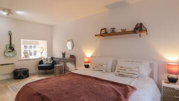 1 Schlafzimmer, individuell dekoriert, individuell eingerichtet