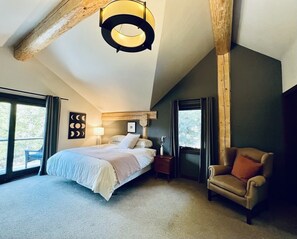 4 slaapkamers, een bureau, een strijkplank/strijkijzer, gratis wifi