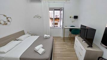 1 bedroom, travel cot, WiFi, bed sheets