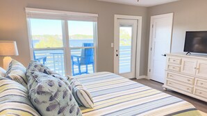 2 bedrooms, iron/ironing board, WiFi (free), bed sheets - L👀K! NEW VRBO! Beach & Lake; Boat Ramp; Lake Powell! Rent both sides, sleeps 18 (Panama City Beach)