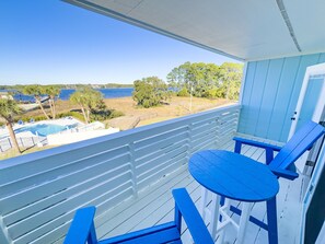 Terrace/patio - L👀K! NEW VRBO! Beach & Lake; Boat Ramp; Lake Powell! Rent both sides, sleeps 18 (Panama City Beach)