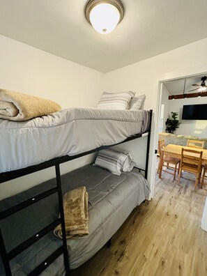 3 bedrooms, iron/ironing board, WiFi, bed sheets