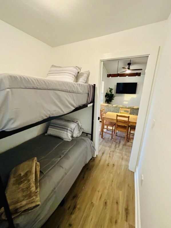 3 bedrooms, iron/ironing board, WiFi, bed sheets