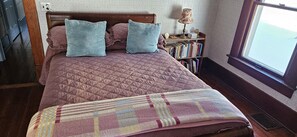 3 室のベッドルーム、デスク、アイロン / アイロン台、旅行用ベビーベッド