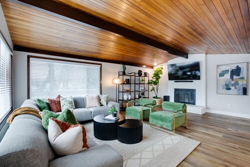 Evergreen Retreat - Large 6 Bedroom Home 