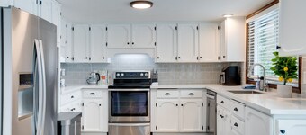 Evergreen Retreat - Large 6 Bedroom Home 