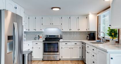 Evergreen Retreat - Large 6 Bedroom Home