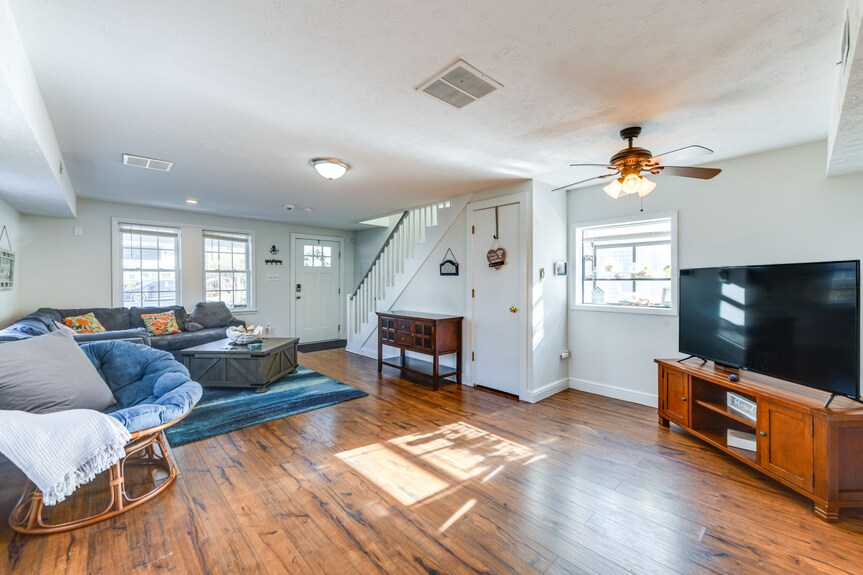 Adorable Cottage: Fire Pit, Walk To Colonial Beach - Colonial Beach, VA