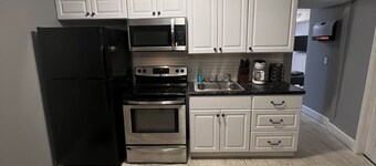 The “IN-LAW” lakefront apartment @ Sunset Estates