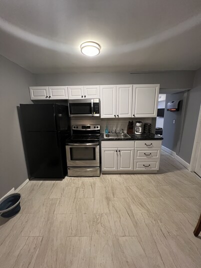 The “IN-LAW” lakefront apartment @ Sunset Estates