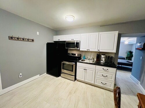 The “IN-LAW” lakefront apartment @ Sunset Estates