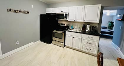 The “IN-LAW” lakefront apartment @ Sunset Estates