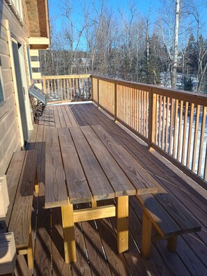 Outdoor dining - North Shore Log Home near Lake Superior (Two Harbors)