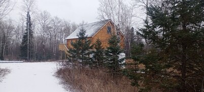 North Shore Log Home near Lake Superior