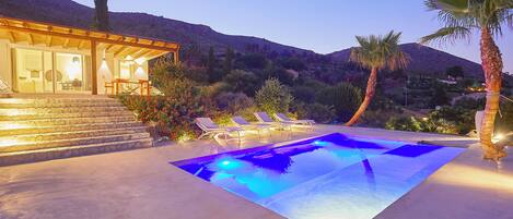 Piscina coperta, piscina all'aperto