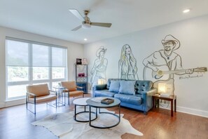 TV - Prime Nashville Getaway – Peaceful Area (Nashville)