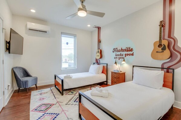 5 bedrooms, desk, iron/ironing board, WiFi
