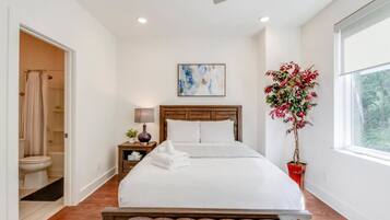 4 bedrooms, desk, iron/ironing board, WiFi