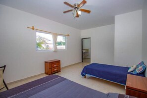 4 bedrooms, WiFi - New! Bamboo Casa LA PEAR Pool & Security (Jiutepec)