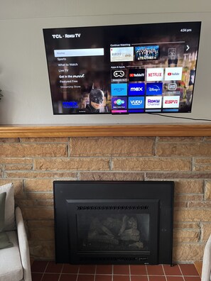 Interior - Cul-de-Sac Charm on River Road (Toledo)