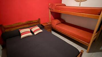 Espacio para trabajar con laptop y wifi gratis