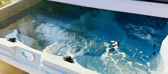 Welcome to The Chickadee Nest Retreat / Hot Tub WiFi