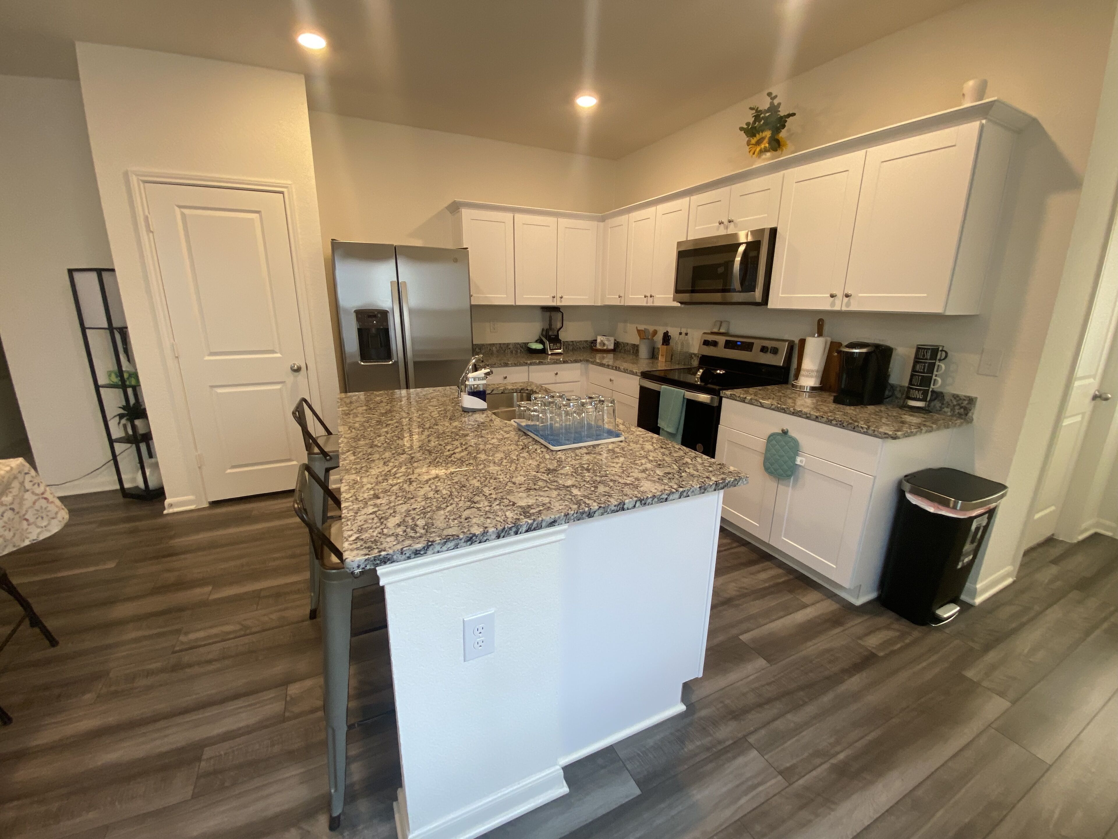 雪櫃、微波爐、焗爐、爐具