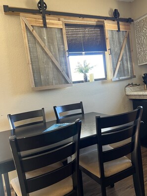 Dining - Sunrise Suite w Pool, Rec Rm, 1/2 mi to Boat Ramps (Yantis)