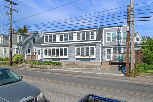 2BR/3 BA Harbor Home • Wake up to Ocean Views