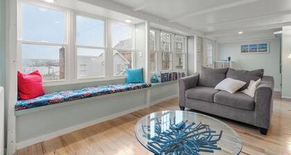 2BR/2BA Harborside Home · Fenced Backyard · Ocean View ·Walk to Rocky Neck+Beach