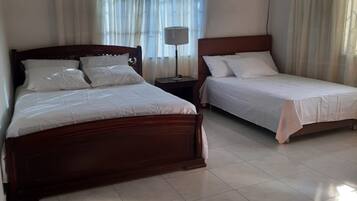 2 bedrooms, desk, iron/ironing board, WiFi