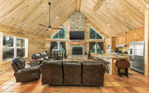 Living area - Pond Property with Mountain Views walking distance to food and minutes to Vallecito Lake and close to Durango (train/Mesa Verde and Million Dollar HWY) (Bayfield)