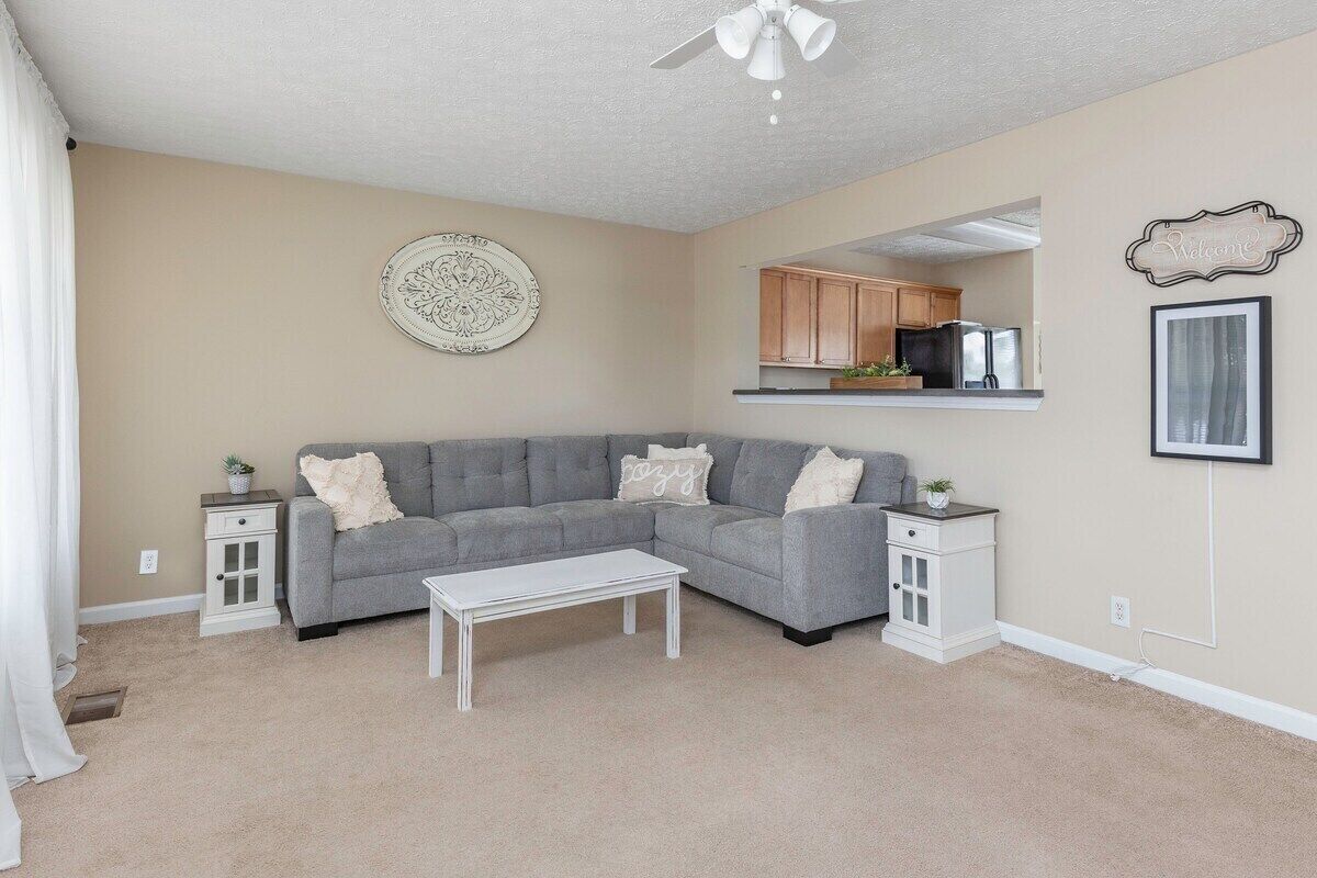 Cheerful 3 bed 2.5 bath townhome in Prattville!