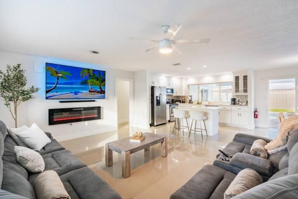 Smart TV, fireplace, video games, table tennis