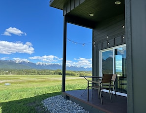 Outdoor dining - Willowline Cabins #4 (Kalispell)