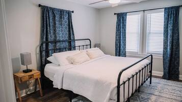 2 chambres, fer et planche à repasser, lit parapluie, Wi-Fi gratuit