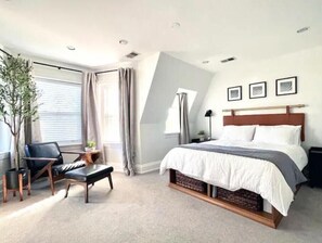 3 Schlafzimmer, Schreibtisch, Bügeleisen/Bügelbrett, Reisekinderbett