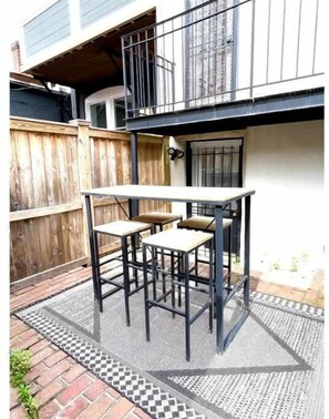 屋外ダイニングエリア