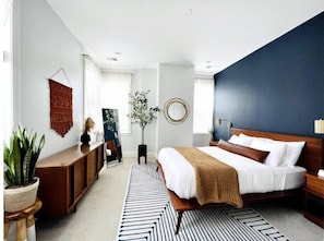 1 habitación, tabla de planchar con plancha, cuna de viaje y wifi 