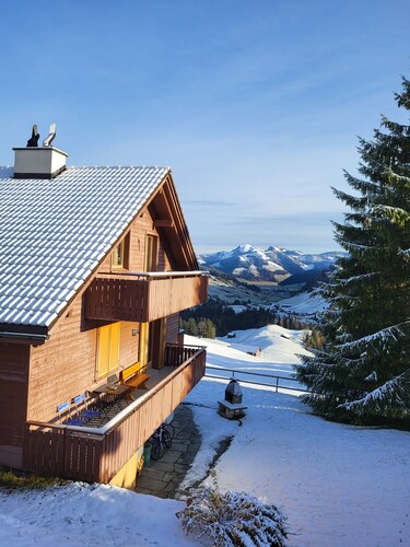 Swiss Chalet for summer and winter fun, next to Luzern and Zurich