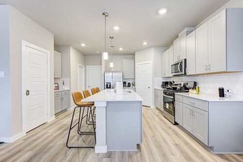 New built Home, Chinatown, Little Saigon, King bed